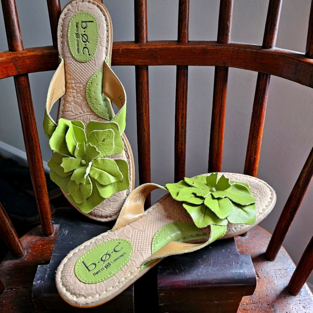 Sz 9M b.o.c. Women's Beige and Green Floral Sandals